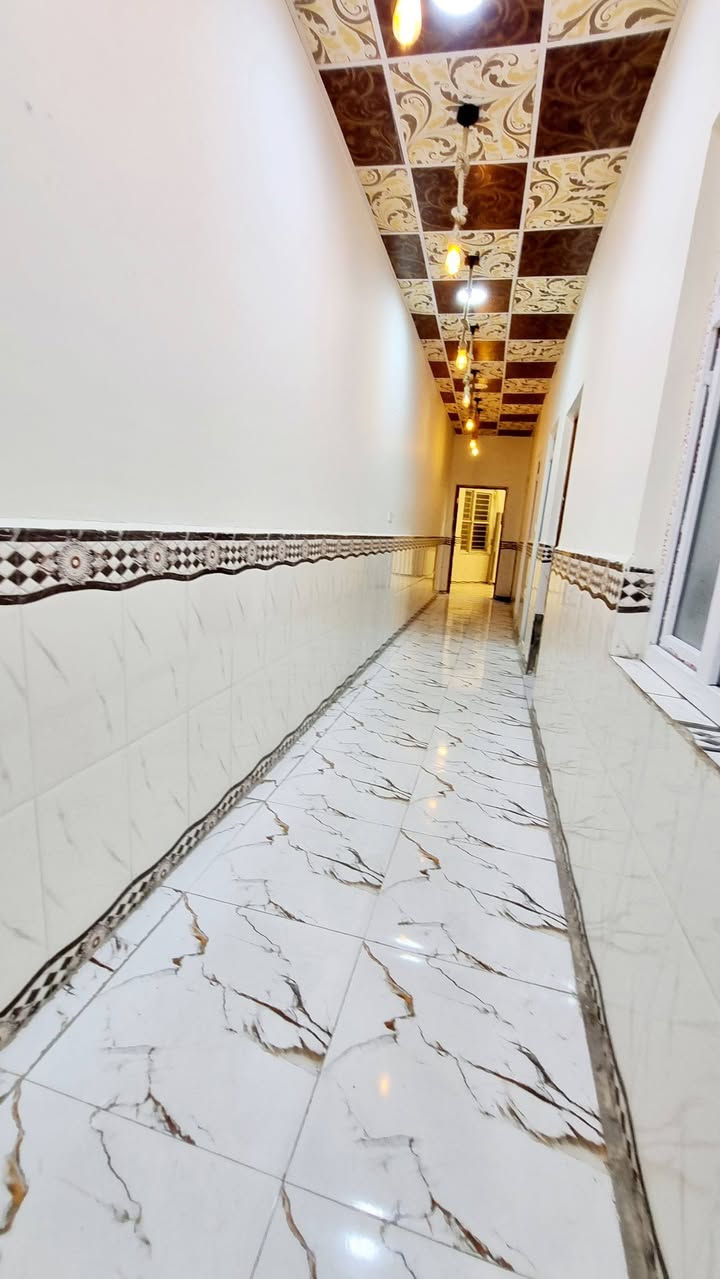 💎  مشتمل ارضي مؤثث للايجار في الجنينة  💎

📍 الموقع: البصرة – الجنينة - قرب السوق
ــــــــــــــــــــــــــــــــــــــــــــــــــــــــــــ
🔰 #التفــــاصيل 
▪️ صالة
▪️ غرفتين منام 
▪️ مطبخ
▪️ صحيات 
▪️ طارمة صغيرة وحمام خارجي
ـــــــــــــــــــــــــــــــــــــــــــــــــــــــــــ
💰 الإيجار الشهري/  750 الف 💰

📱 واتساب / اتصال: 
🏢 𝟬𝟳𝟳𝟬𝟴𝟬𝟵𝟳𝟬𝟭𝟮 – شــركــــــة المـهنـــدس العـقـــــــاريـــة
🏗️ نخبة المهندسين – مكتب مسجّل رسميًا ومعتمد قانونيًا
ــــــــــــــــــــــــــــــــــــــــــــــــــــــــــــــــــــــــــــــــــــــــــــــــــــــ

📍 موقع المكتب: البصرة – حي الأندلس – شارع الجبيلة العام (قرب مدارس الأندلس الأهلية)

📩 نرحّب بجميع العروض والطلبات العقارية (سكنية – تجارية)


**إذا كنت صاحب هذا الإعلان وتريد حذفه لأي سبب، رجاءا أرسل رسالة إلى الدعم الفني**