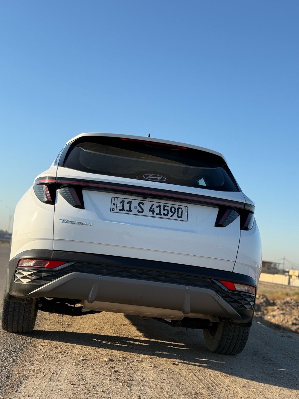 للبيع: هيونداي توسان 2023 - بحالة الوكالة
المواصفات العامة:
• الموديل: 2023.
• الوارد: خليجي.
• الفئة: كامل مواصفات عدا الفتحة.
• المحرك: ( حجم المحرك  2000 ).
• المسافة المقطوعة: (69 ) كم فقط.
.رقم بغداد انكليزي
✨ أهم المواصفات والمميزات:
• بصمة تشغيل وبصمة أبواب. عدد البصمات 2
• تشغيل عن بعد.
• شاشة كبيرة تدعم Apple CarPlay و Android Auto.
• كاميرا عالية الدقة مع حساسات خلفية وأمامية.
• لايتات LED أمامية وخلفية مع إنارة ترحيبية.
• تحكم ستيرن كامل (جهةين).
         . شحن موبايل وايرلس .
• مثبت سرعة (Cruise Control).
• ويل كب (رينقات) قياس كبير وتصميم مميز.
• نظام قيادة متعدد (Drive Modes).
• هاند بريك الكتروني (Auto Hold).
          . مري شفط (mariy shaft)
          . اشاير بالمري(shayir bialmirii)
• تخم تايرات جديد وبحالة ممتازة.
🛡️ حالة السيارة:
• السيارة بحالة ممتازة جداً 
(فقط يوجد بارد شبرين بين البابين جهة اليمين ).
• الداخلية نظيفة جداً وبريحة الوكالة.
• صيانة دورية ومنتظمة.
💰 السعر والتواصل:
• السعر المطلوب:  $ (208$).
• مكان التواجد: (بغداد).
• للاستفسار والتواصل: (***********).