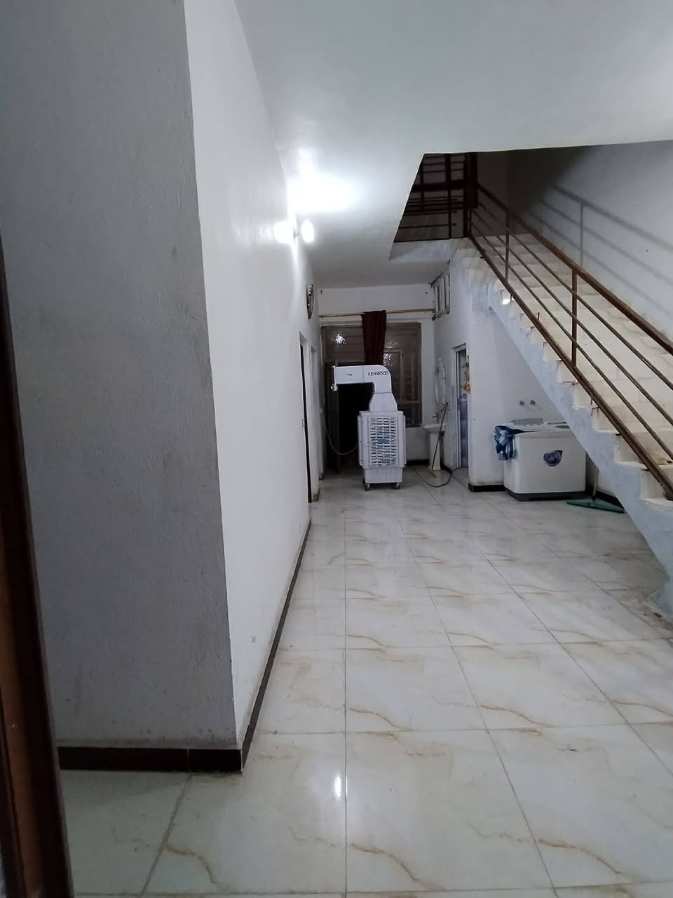 متوفر دار للبيع الخالص الشرقيه شارع النهر قرب اسواق العكيد رابع فرع ع يسره المساحه 200متر طابوزراعي سند 25غرفتين نوم ومطبخ واستقبال وصاله وترك وفوك غرفتين نوم فوك طابق ثاني بعدهن ماكاملات السعر75مليون قابل للتفاوض***********
***********
