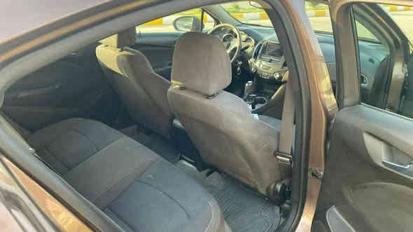 شوفرلية كروز 2019 
رقم ذي قار بأسمي 
مكينه 1400 تيربو 
ماشيه 99 الف 
مواصفات عاديه 
بيها جاملغ وبنيد 
السياره مكينه وكير وحداديه وتخم تاير وتبريد كله جديد   
*********** سعرها 92وبيها مجال
