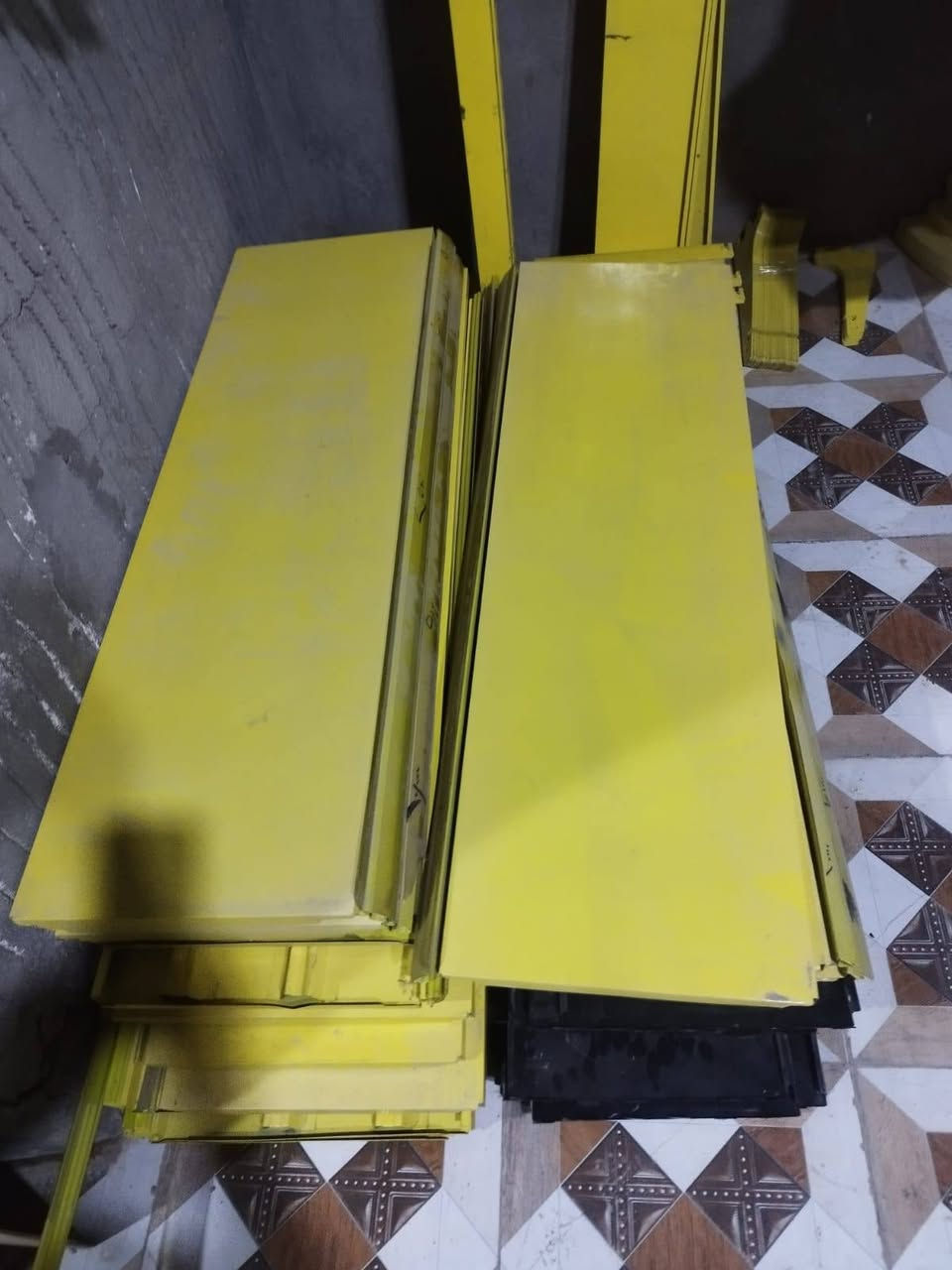 غراض محل سفينه و رفواف بعدهمن جداد مستعجل عل بيعهن الاستفسار عل الرقم ***********،،***********
