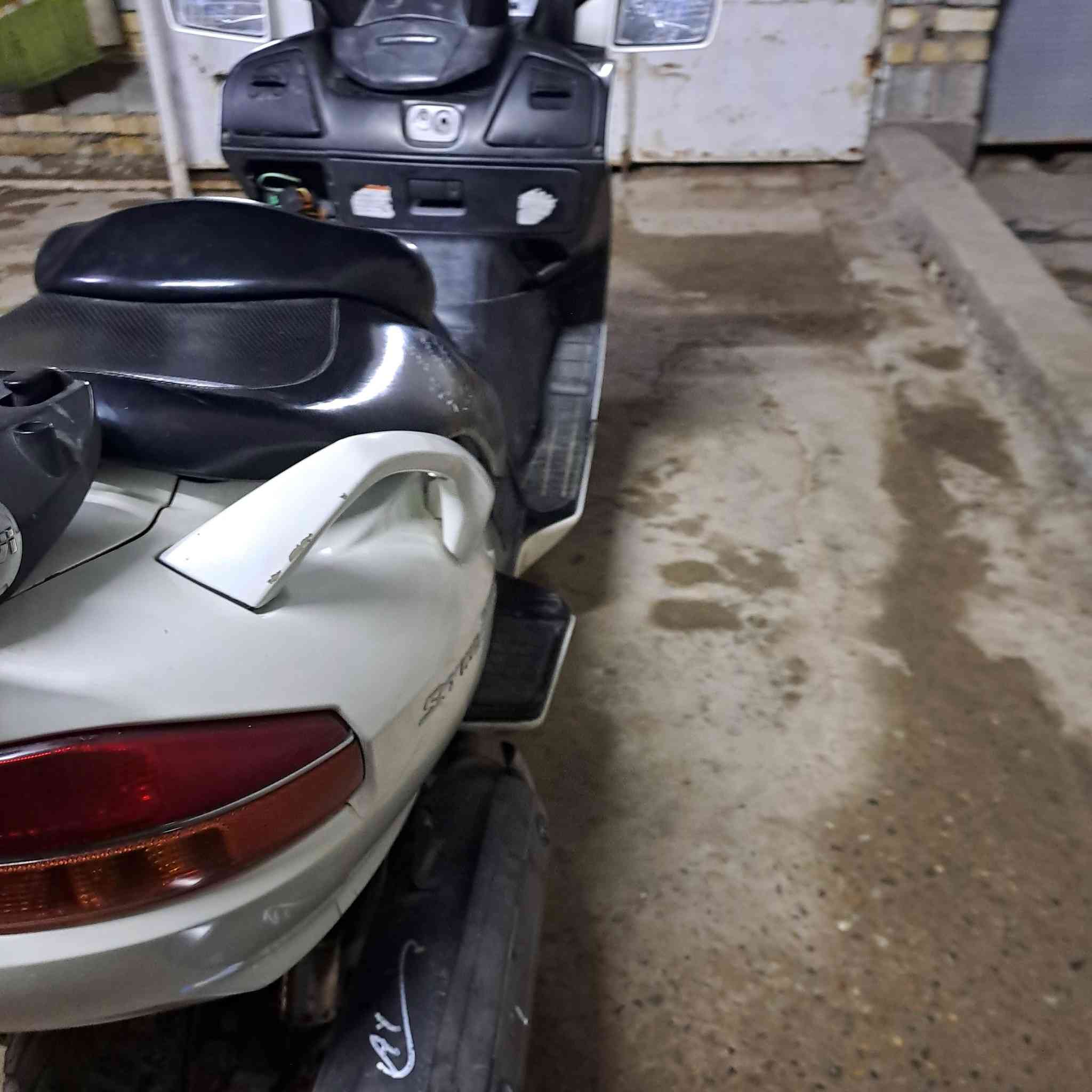 السلام عليكم دراجه للبيع سكاي ولف عنوان بغداد 
***********
