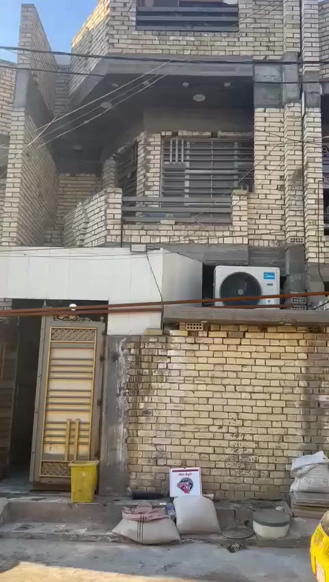 سلام عليكم دار للبيع
المساحه 100متر  طابق ونص
طابق لاول استقبال وغرفه نوم  وباقي الخدمات
الطابق الثاني 1 نوم وخدمات 
موقع ضياء الحلفي 
للاستفسار الاتصال
***********
