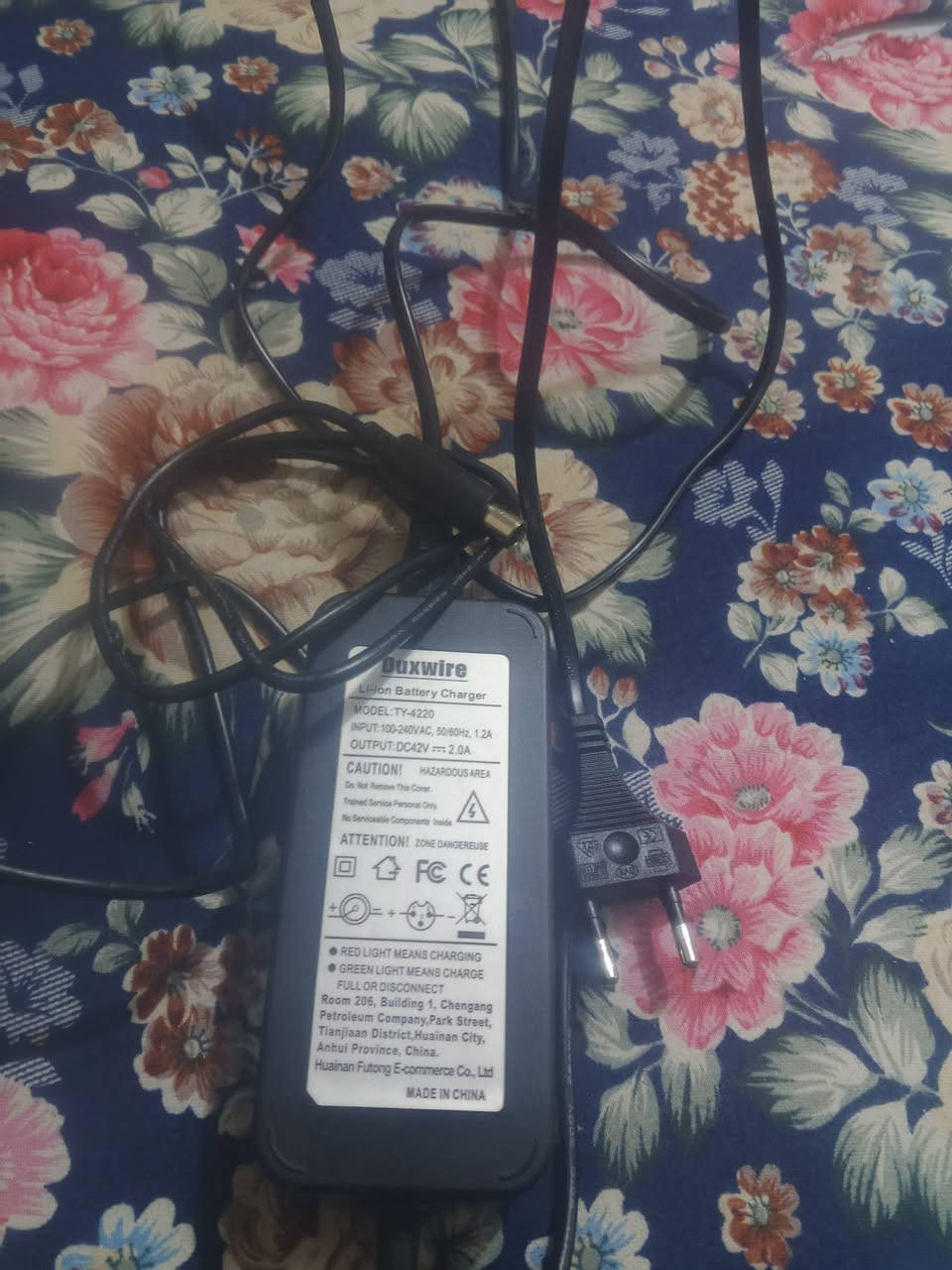 شاحن بطاريات ليثيوم أيون
الموديل: TY-4220

الإدخال: 100-240 فولت تيار متردد، 50/60 هرتز، 1.2 أمبير

الإخراج: 42 فولت تيار مستمر - 2.0 أمبير


**إذا كنت صاحب هذا الإعلان وتريد حذفه لأي سبب، رجاءا أرسل رسالة إلى الدعم الفني**