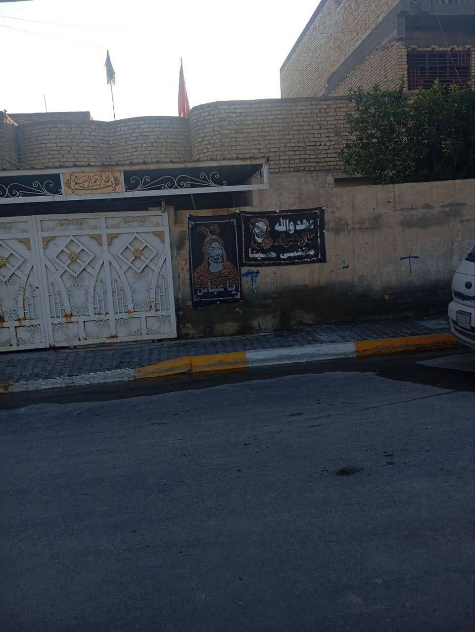 بيت للبيع مساحه ٢٠٠ مكان راقي منطقة التأميم للاستفسار الاتصال على الرقم ***********
