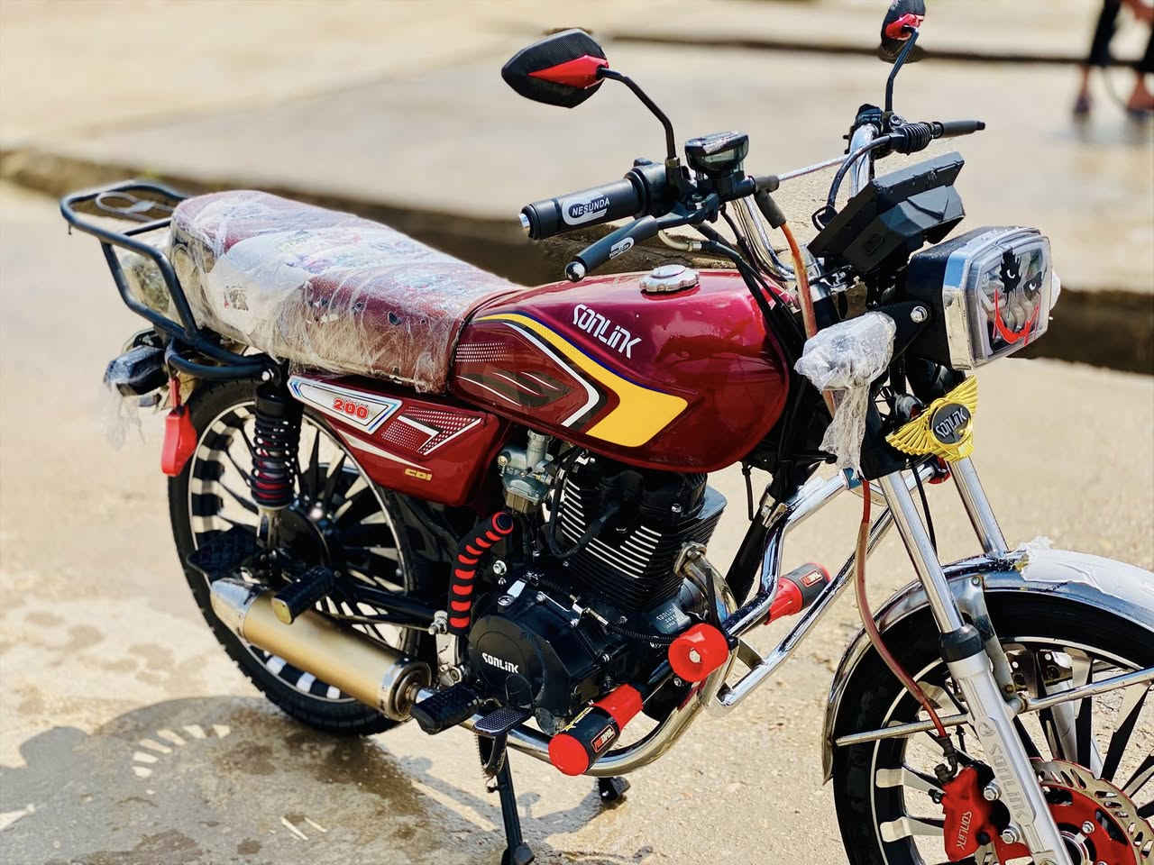 السلام عليكم

ماطور أيراني 2025 المحرك 200 اللون الاسود المرغوب 
باتري جديد والصالنصه رياضي الكهربائيات كلها شغاله الماطور جديد ما ناقصه برغي واحد كامل وجاهز  السعر 850 وبي مجال ***********
