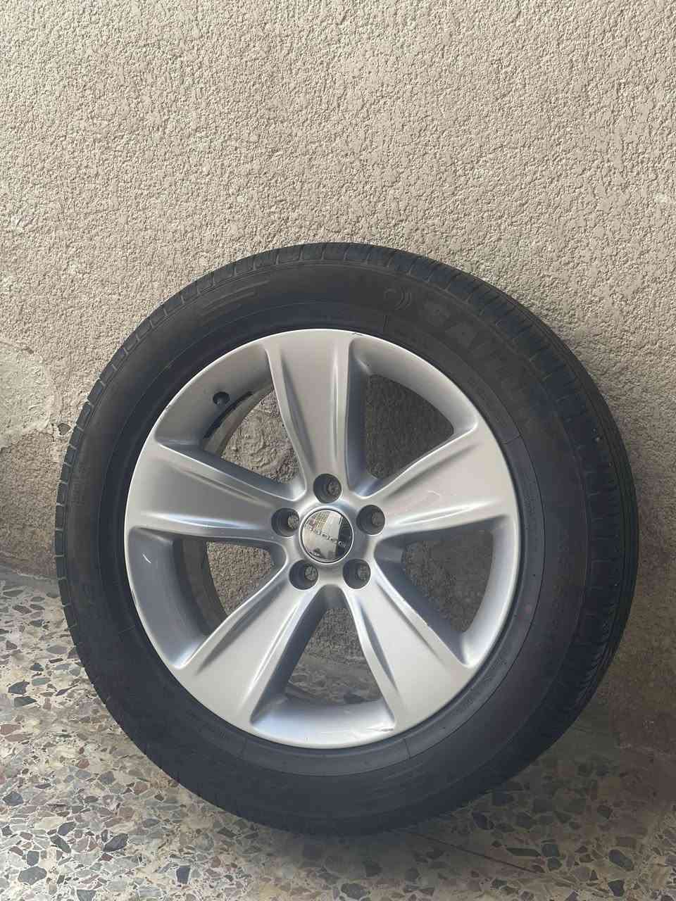 السلام عليكم
ويلكب جارجر 2016 وفوك نضيف لا مشخط ولا بي عواج  اصليات مال كصة بيهن (تخم تاير جديد )
السعر: 550 الف 
مكاني البصرة شارع الوفود
الاستفسار ***********
