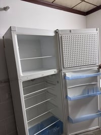 ثلاجة • ١٨قدم • نظيفة