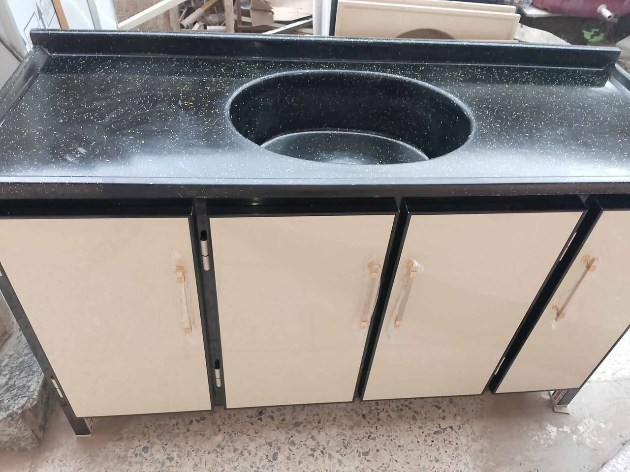 سنك مترونص جديد ابواب طبقتين مغلف بلاستيك من الداخل ضد الماء سعر 190مكان للصواني مقوى بجسور تحت الارضيه والرف توصيل موجود جميع مناطق البصره حجز وتساب *********** البصرة, العراق
