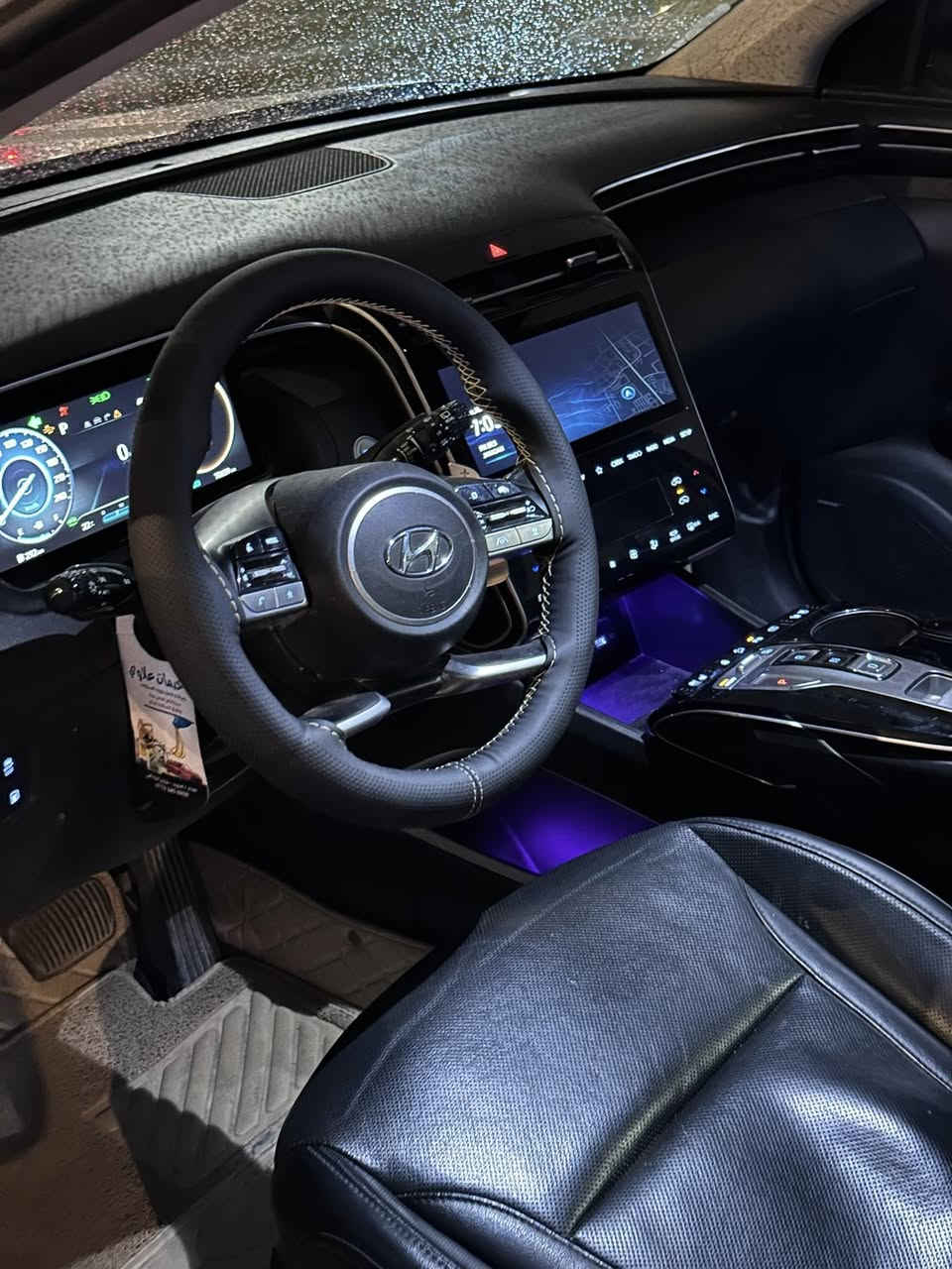 السلام عليكم توسان 24 فول هيبرد  مواصفات كله بيه  ماشيه70 صدر جديد مكينه كير كلش نضيفه سياره دفع رباعي بيع مصبوغ عام 155مكان ساحت مضفر ***********
