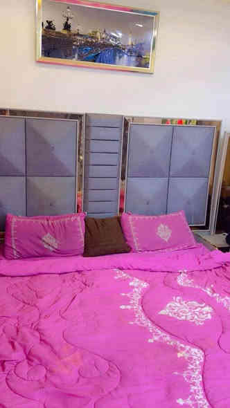 جربايه تركي قوي موهذا العادي وياها كومدياته ومرايته العموديه كلهنب٢٥٠ بي   مجال البصره التنومه  حتى فيبرته وياها جبناها من نجار قويه ‭***********‬
مفتوحه وكامله مو مـᘓɹ̇ ذن غرف عاديه ماخذينه ب٣ ونص Singapore
