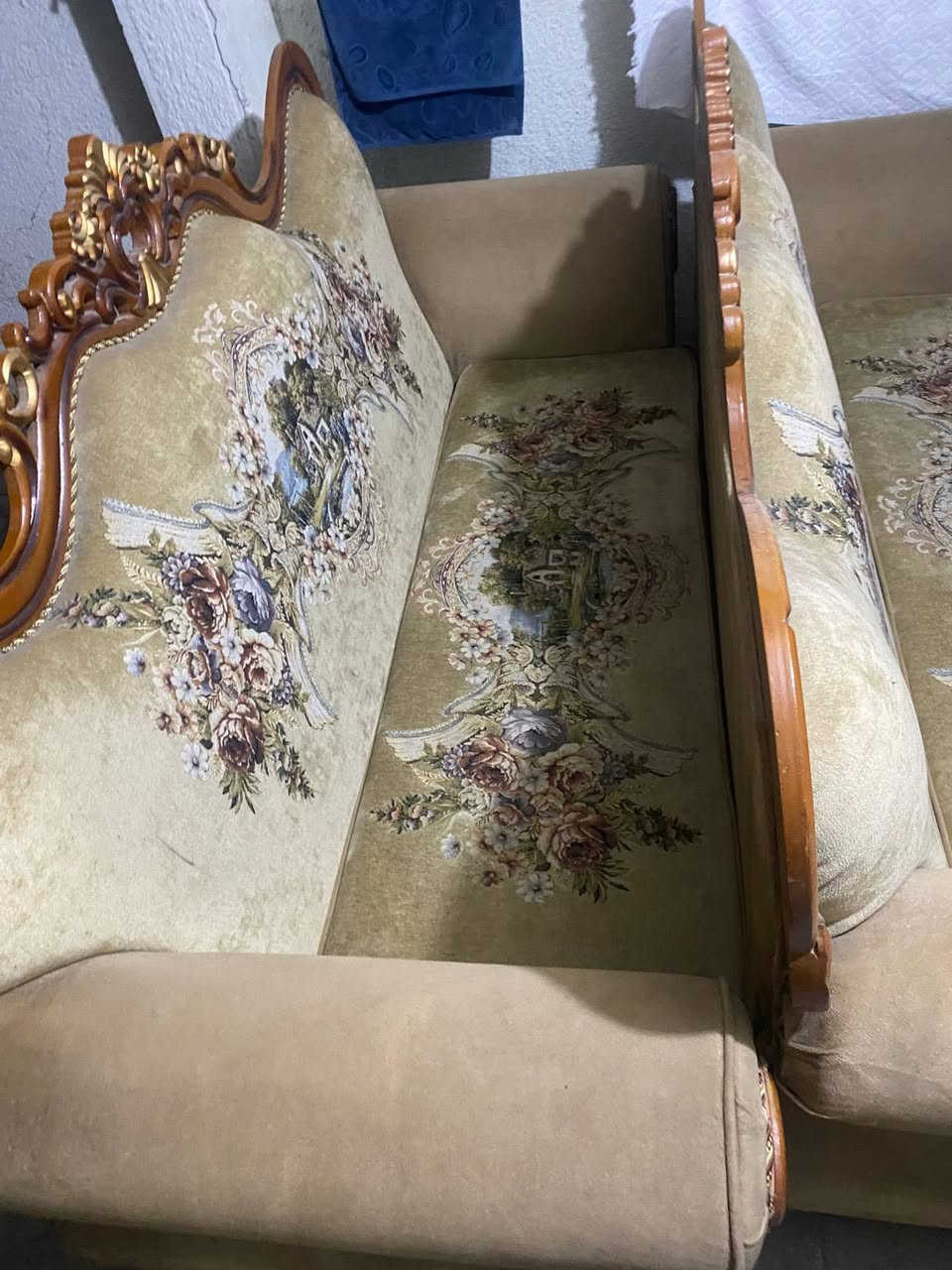 السلام عليكم تخم 10 مقاعد نضيف حيل مابي ضرر سعرهه 500 وبي مجال مكان بغداد حي العامل  ***********
