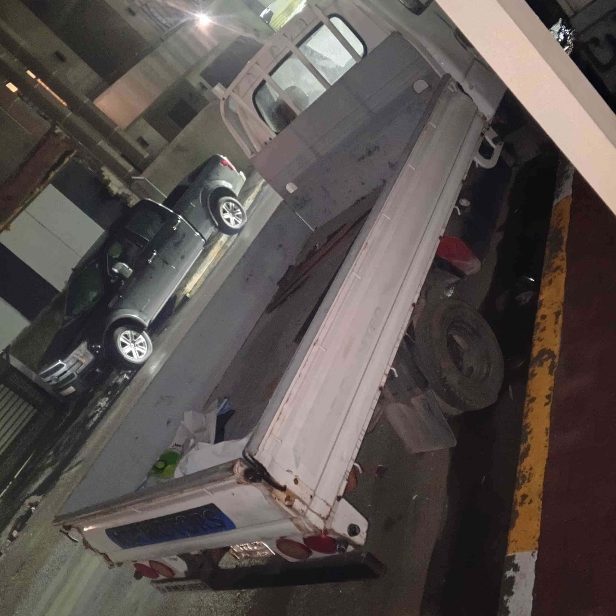 سلام عليكم لبيع 2015رقم ميسان شرط تحويل سياره مضروبه ومعمره سعر 70 مكان السياره  بغداد ***********
