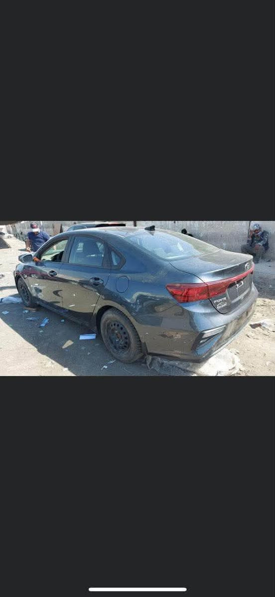 السلام عليكم
كيا فورتي موديل ٢٠١٩ السيارة جديدة معنى الكلمة 
مال بيت حادث بنيد فقط السيارة حلوة احلى من الصور كير عادي 
كير عادي 
ماشية ٩٠ السيارة اترايهة زيرو مناقصهة اي شي تدفئة تبريد ثلج 
الاتصال على الرقم ***********
