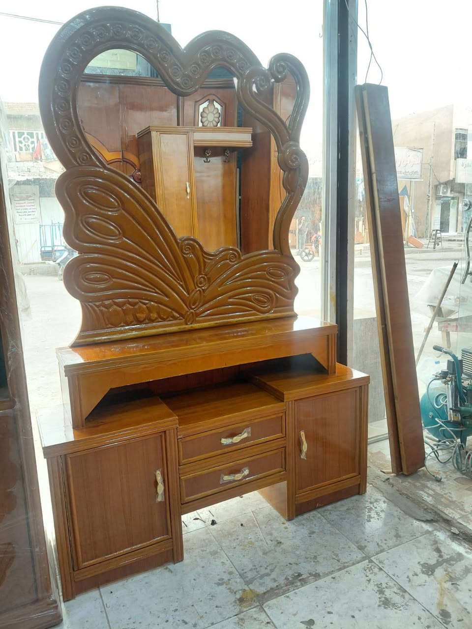 السلام عليكم غرفه مستخدمه نضافه 85بل /100 سعر 900وبيه مجال بصيط ***********
واتساب ***********اتصال

