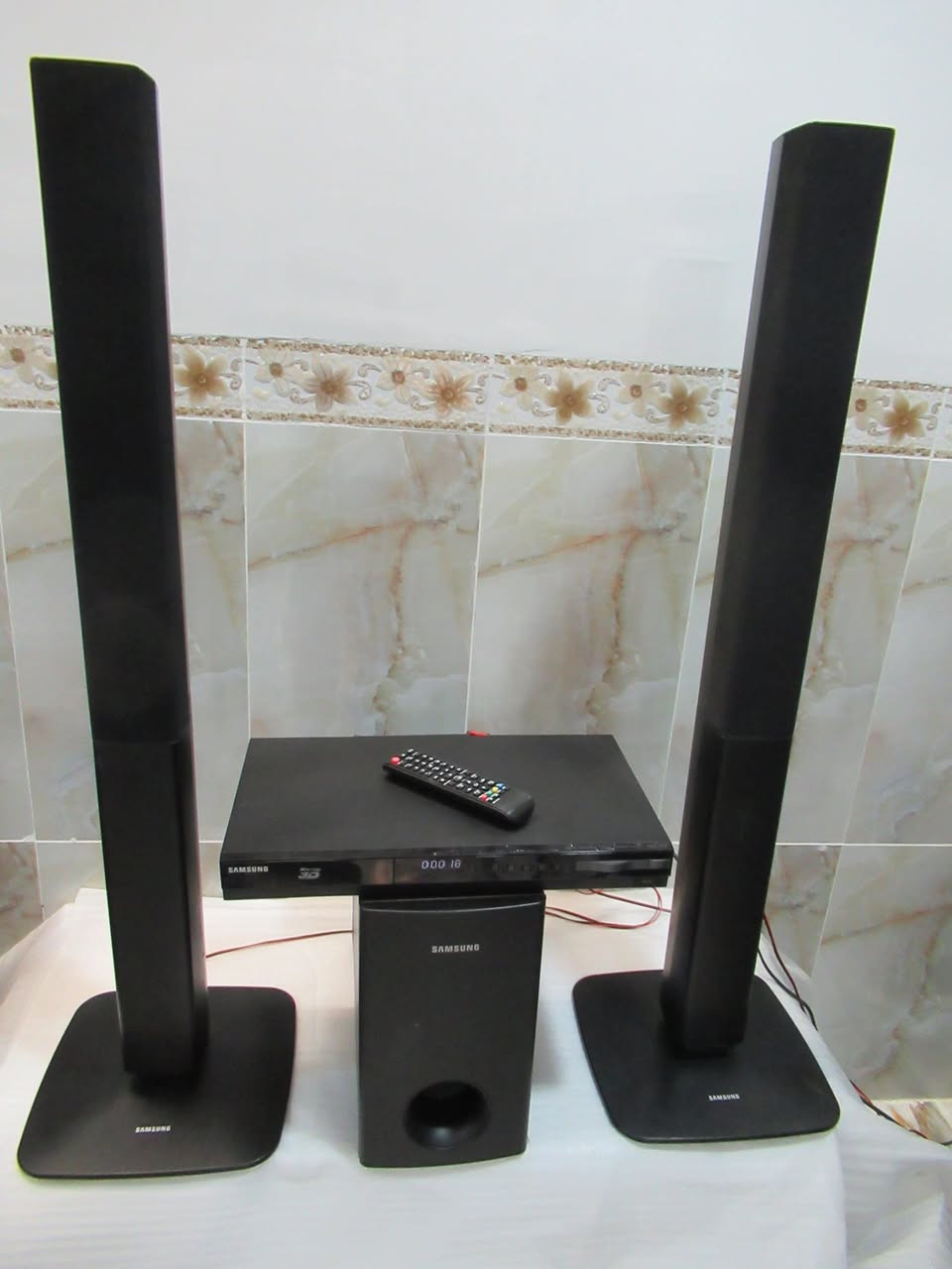 المسرح المنزلي بلو راي 3D 

يدعم جميع فايلات صوت وصوره 

بي مدخل USB فلاش ميموري

Samsung home cinema system 2.1 channels

Blu-Ray player video, VCD

AVCHD, DIVX, MKV, WMV, WMV9, XVID

BD, BD-R, BD-RE, BD-ROM, CD, CD-R, CD-RW, DVD, DVD+R, DVD+RW, DVD-R, DVD-RAM, DVD-RW

Dolby Digital, Dolby Digital Plus, Dolby TrueHD, DTS, DTS 96/24, DTS-HD

AAC, FLAC, LPCM, MP3, WAV, WMA

السعر 100 الف

يوجد توصيل


**إذا كنت صاحب هذا الإعلان وتريد حذفه لأي سبب، رجاءا أرسل رسالة إلى الدعم الفني**