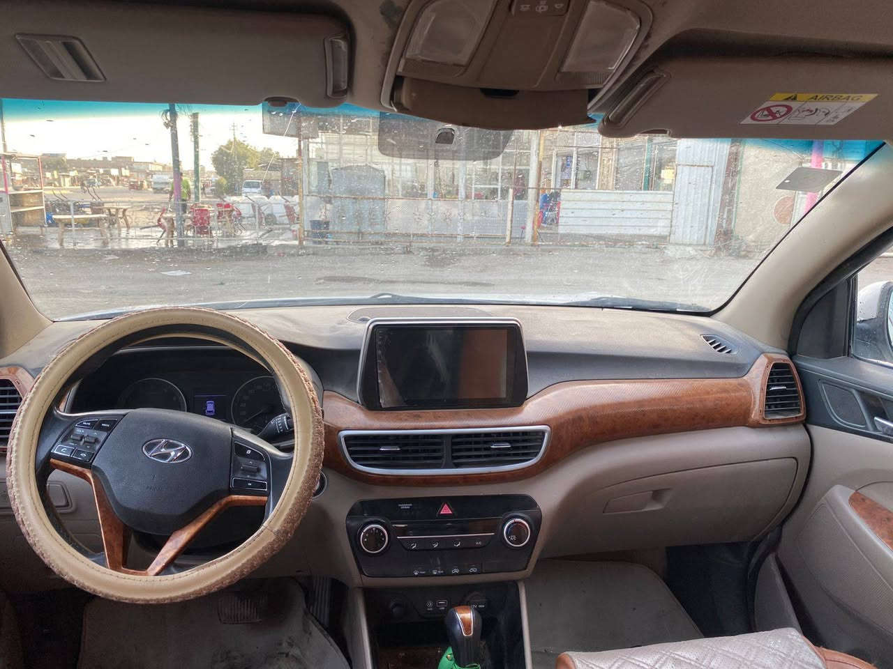 السلام عليكم للبيع توسان 2019 رقم بصره تحويل مباشر السياره شغاله وتمشي متضرره وبيع على وضعها سابقآ بيها قماره مبدله السعر 103 وبيها مجال للشراي العنوان بغداد حي النصر رقم الهاتف ***********
