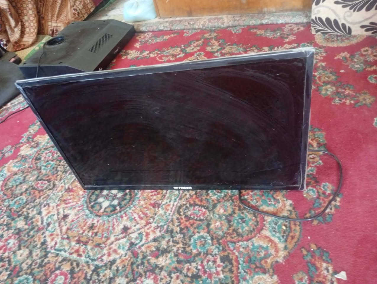 مفرغة مال كاونتر استعمال قليل جدا جدا
شاشه صغيره شغاله على فحص 
شاشه اكبر منه عاطله الاضاءه فقط ماداخلات تصليح 
***********
