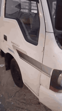 سلام عليكم للبيع سياره كيا حمل موديل 2000بسمي خيط بخار كيا ام عيون مكان سياره بغداد رقم الهاتف ***********
