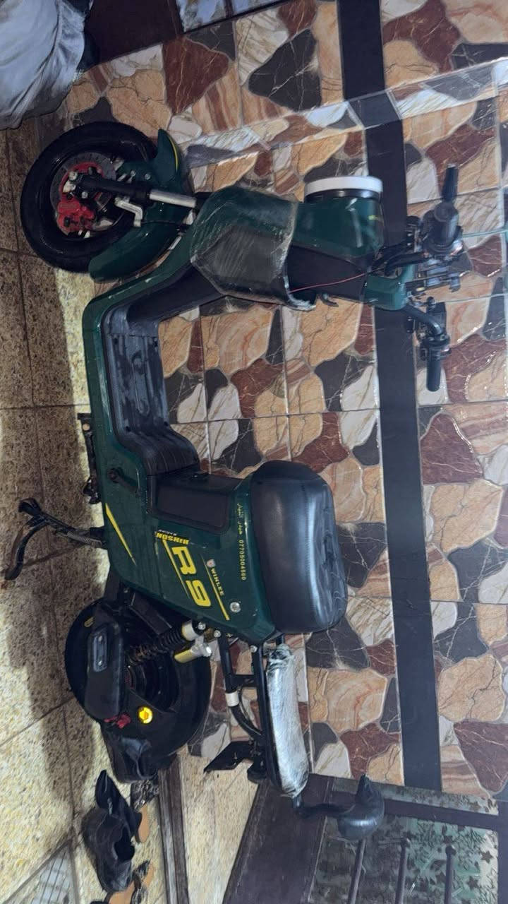 سلام عليكم دراجه R9 للبيع  نضيفه كلش فقط باترين 2 واكفات دراجه نضيفه سرعه 109 غراضهة موجوده سله/مرايات/كفات/سويج 2 /بصمه/كرت شاشه / السعر 400 بيه مجال بسيط مكاني الحسينيه مال راشديه رقم التلفون *********** أو مراسله خاص
