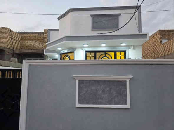 دار سكن للبيع ١٠٠م طابو زراعي كوت حي الحكيم نزلت أفران الهادي بناء طابوق حديث غرفة وهول ومطبخ وحمام واستقبال وصحيات خارجية مرقم من قبل البلدية للإستفسار الاتصال على *********** أو مراجعة مكتب دلالية الروان
