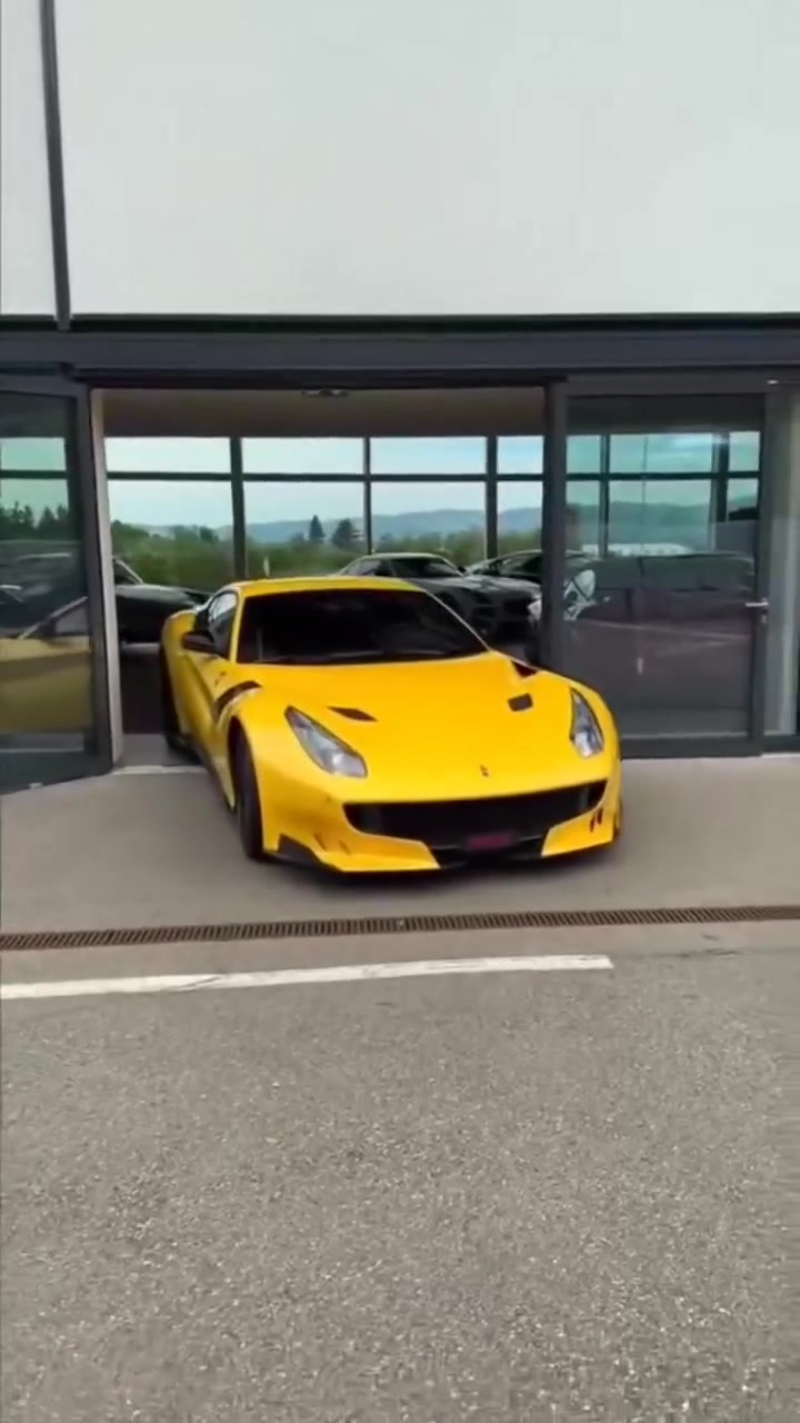 🔥 وحش فيراري وصل 😮‍💨🏎️
هاي مو سيارة… هاي هيبة تمشي بالشارع 😎💛
صوت الـ V12 وحده يخليك تعشق السرعة ❤️‍🔥
شنو رأيكم بهالجمال؟ 👀


**إذا كنت صاحب هذا الإعلان وتريد حذفه لأي سبب، رجاءا أرسل رسالة إلى الدعم الفني**