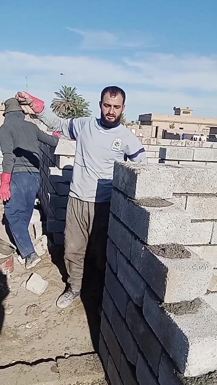 السلا عليكم كادر بناء متفرغ حاليآ
بناء شرط رقم واحد ع شاهول والخيط
وزن بصوندا وقياسات ع مليم 
بيت او سياج او ستاره او بيتونه
كله سعر واحد الله يرزقنه ويرزق الجميع
***********
