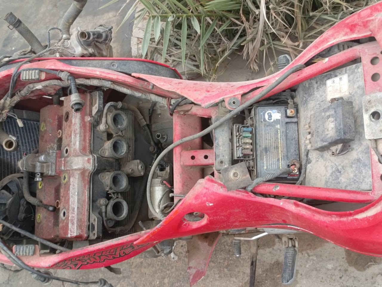 سلام عليكم بطحه فلس ونص لي ياخذه ذا ميصلحه يبيعه تفصيخ او عنده دراجه نفسه يأخذ ويحل عليه 

***********
سعر خاص الشراي يطب بداعت الله لا طب وانته ما تشتري
