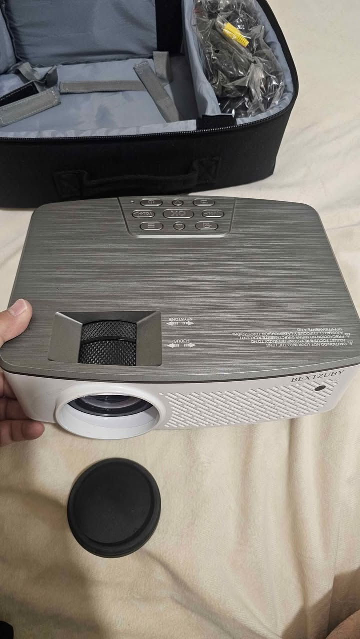 بوجكتر داتا شو - Projector
مستعمل شهر فقط
.
حجم الشاشة 200 انج
دقة 1920*1080
.
يعمل على بلوتوث، وايفاي وكيبل HDMI
مفيد للدراسة وعرض البيانات، الأفلام والألعاب
.
الموقع: دهوك
للتواصل: *********** دهوك, العراق
