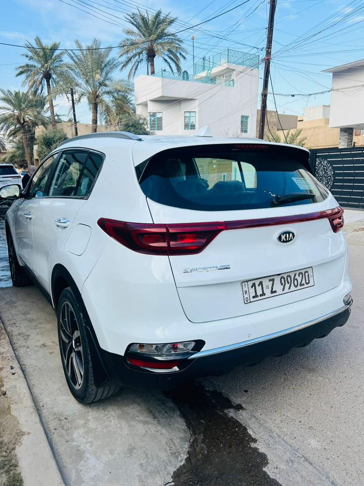 السلام عليكم
كيا سبورتج 2020 للبيع 
السيارة ماشية 66الف كيلو 
بيهة طخة بالباب عكس السايق فقط الباقي مكفول 
السيارة استخدام شخصي 
سنوية بأسمي تنتهي 2031 
هزة جديدة المكان بغداد حي القاهرة 
للاستفسار ***********

