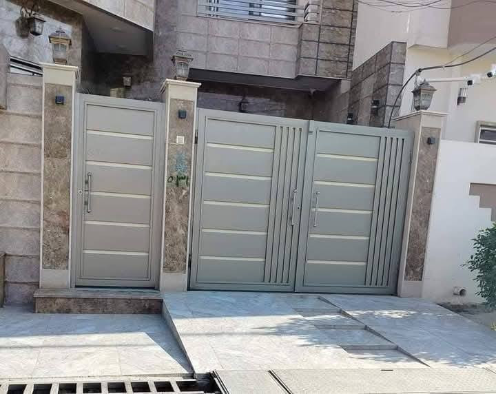 مستعدون لتبديل باب السياج القديم بجديد حسب الطلب لتوصل*********** واتساب
