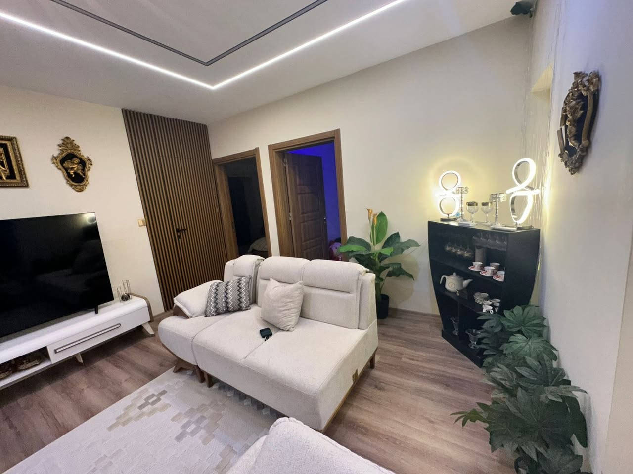 🏡 شقة للبيع في مجمع كوردستان سيتي

📍 الموقع: مجمع كوردستان سيتي
📐 المساحة: 148 متر مربع
🛏️ 3 غرف نوم
🛋️ صالة واسعة
🍽️ مطبخ
🚿 حمامات
🌅 بلكون
🚗 موقف سيارات

شقة مناسبة للسكن العائلي، ضمن مجمع متكامل الخدمات والأمان.

💰 السعر: يذكر عند الاتصال

للاستفسار والمعاينة:
واتساب***********
اتصال***********
#عقارات_وسام_في_اربيل
