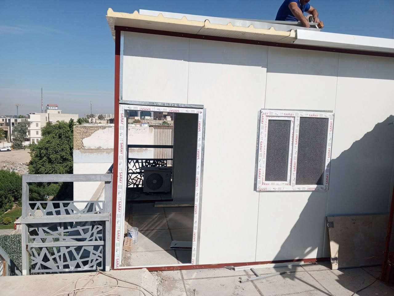 حداده بيوت من ساندويتش اللي يحب يشتغل له خليه يخابرنا على هذا الرقم***********
