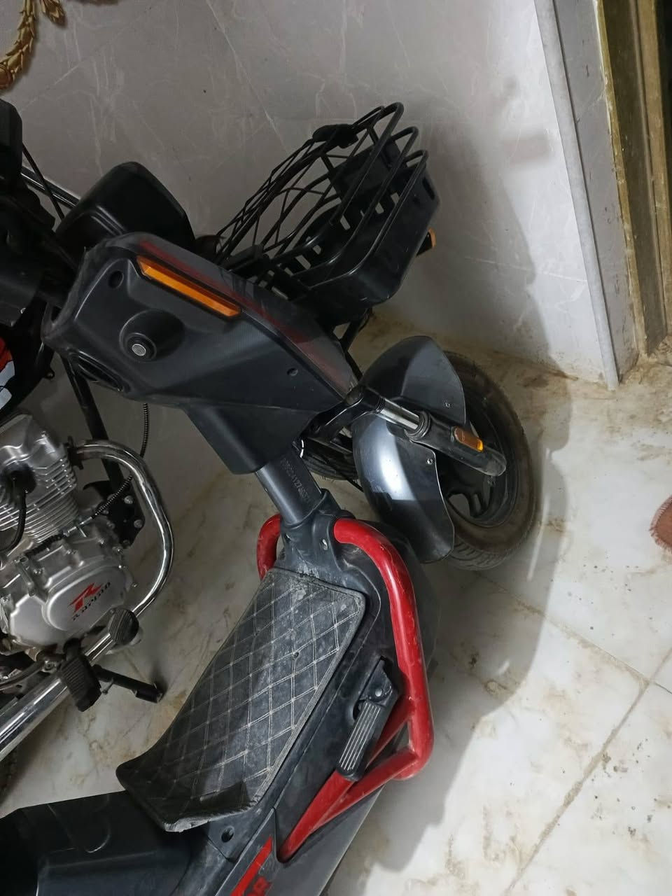 للبيع دراجة كهربائية RAYAN MOTO ⚡🛵
استخدام سبوعين دراجه جديده 
📍الموقع: (الاسكان الصناعي ) 💰السعر: (475) 📩 للاستفسار أو المعاينة، راسلني على الخاص أو اتصل على: (***********).

