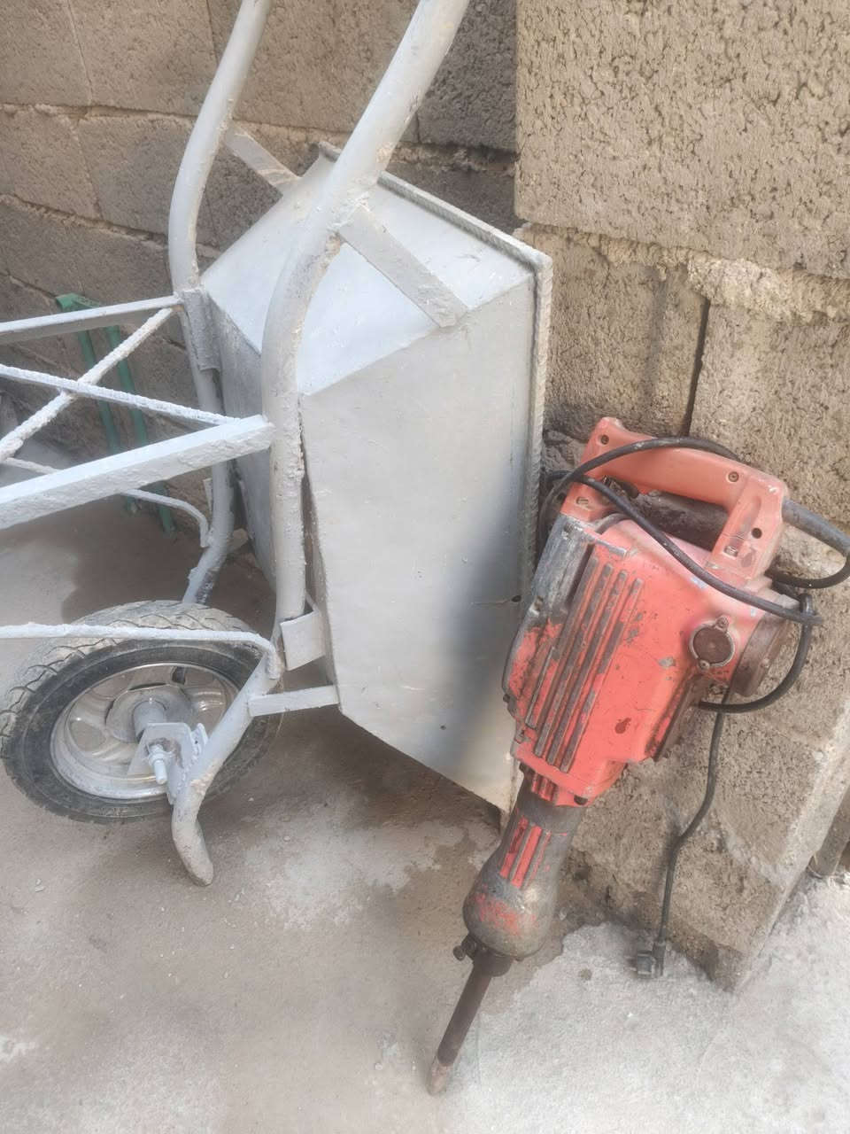 دريل همر مع عربانه جگر للبيع السعر ١١٠ وبي مجال بسيط الاتصال ع الرقم *********** يوجد واتساب
