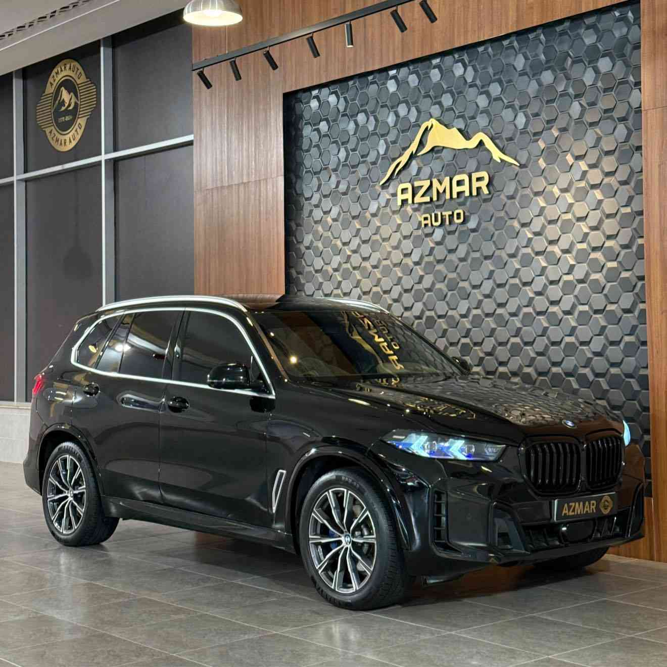 ‎BMW x5 M package داخل مشمشي
ارخص x5 بكل العراق 🔥 395$ ورقة
موديل : 2023
‎مواصفات السيارة
‏‎‏‎🔸بنوراما
‎‏‎🔸نظام القيادة الذاتية
‎‏‎🔸كاميرة خلفية بدقة عالية
‎‏‎🔸رادار لقراءة خطوط الشارع
‎‏‎🔸رادار جانبي 
‎‏‎🔸حساسات
‎‏‎🔸شاشة كبير لمس 
‎‏‎🔸نظام صوت بيها
‎🔸نظام اطفاء السيارة في الاشارات
‎‏‎🔸مقاعد فول تحكم كهربائي
‎‏‎🔸مقاعد الامامية تدفئة
‎‏‎ 🔸(عدة الوان) انارات داخلية
‎‏‎🔸اضويه اماميه ذكية
‎‏‎🔸نظام النقطة العمياء
‎‏‎🔸اهتزاز الاستيرن عند اقتراب السيارات 
‎‏‎🔸نظام Auto Hold
‎‏‎🔸انظمة قيادة متعددة ( SPORT + SPORT plus + COMFORT+ ECO + INDIVIDUAL) 
‎‏‎🔸مقاعد خزن ميموري  
🔸‎‏  بصمة تشغيل
‎‏‎🔸حساسات اصطفاف ( امامي + خلفي ) 
‎‏‎ 🔸مريا طوي كهرباء + قلاب عند الرجوع للخلف 
‎‏‎🔸ستيرن كهربائي
‎‏‎🔸شفتات على الاستيرن  ( شفتر ) 
‎‏‎🔸نظام ملاحة ( NAV + MAP ) 
‎‏‎🔸مكيف ( امامي + خلفي ) منفصل
‎‏‎🔸نظام  carplay +android 
‎و بعد هواية مواصفات متنذكر 

السيارة وارد امريكي بيها بنيد صبغ بدون دواخل بشرط
‏‎محرك و كير كلها بشرط بدون فتح او اي خلل 🔥
‎مرقمة و رقم جديد و سنوية جديدة تحويل او وكالة نفس اليوم 

‎💵السعر: 395$ ورقة
‎للاستفسار : ***********
‎العنوان: السليمانية المعارض الجديده شركه (ازمر اوتو)
