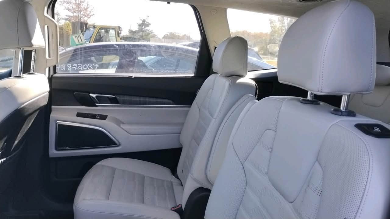 السلام عليكم 
كيا تيلورايد موديل 24 رقم بغداد شهداء السيارة كلين مكفولة من الحادث والغرق والبارد حتى الدعاميات مكفولات ( تقرير امريكا عطل ميكانيكي بالمحرك)
مواصفات 1/1 SX برستيج السعر 365$
المكان الناصرية مركز المدينة 
للتواصل ***********
