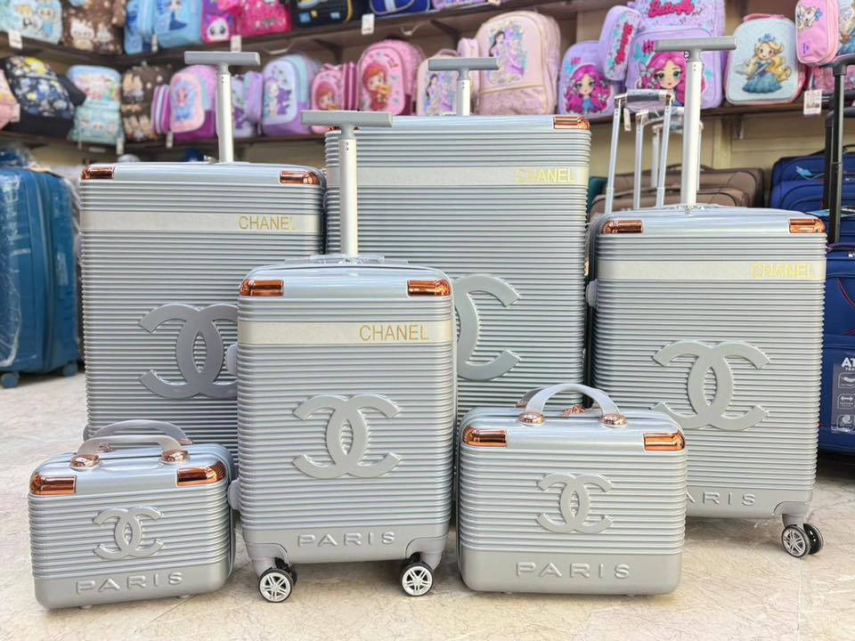 ￼ تخفيضات لأول مره 
حقائب السفر السعر الجديد (80)السعر القديم (100)عدد(3)✈️✈️✈️🧳￼ 
‏يوجد لدينا خدمة توصيل جميع محافظات العراق ￼ توصيل سريع 🚆🚆🚆واتساب ￼***********￼
