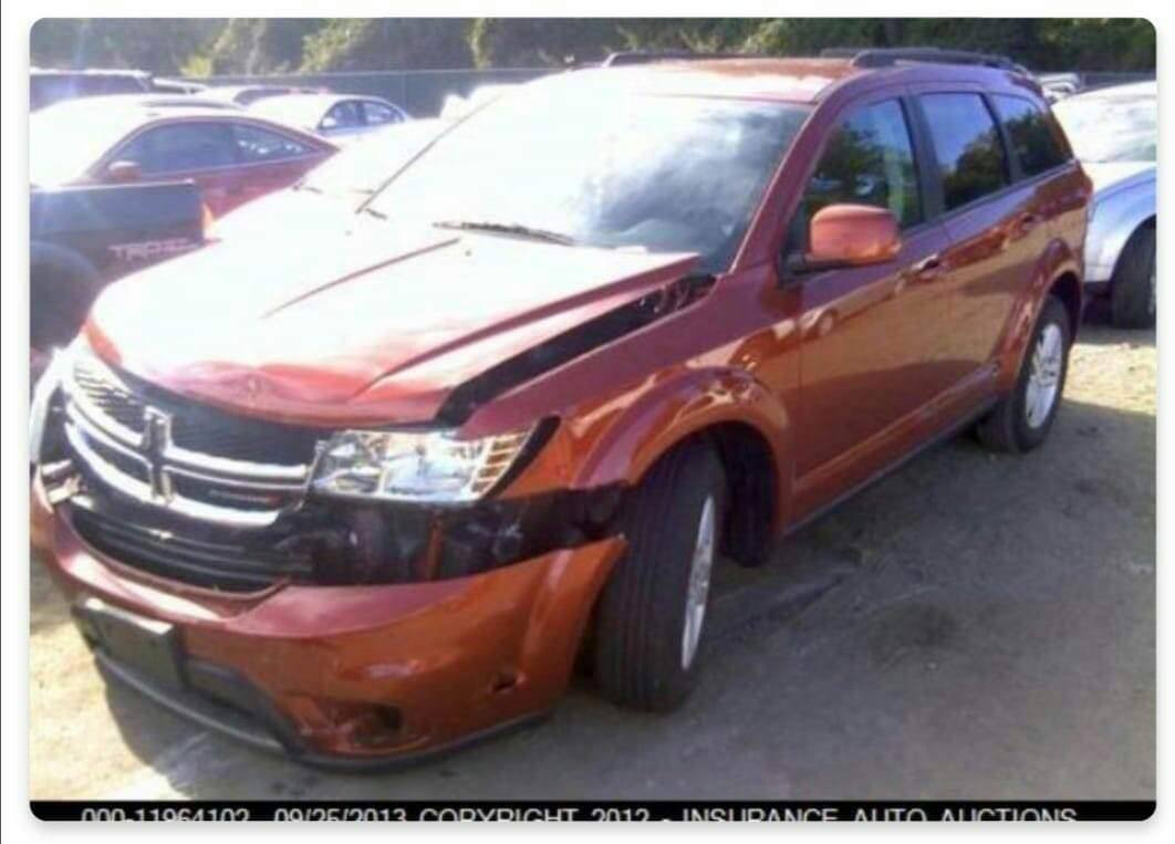 دودج جورني موديل 2012 ماكينه 2400
سبعه راكب رقم بابل انكليزي سنويه وهزه جديده 2026 
اربعه سلندر ثلاث قطع تبريد تحكم ستيرن ثلاث بصمات
بدون قطره صبغ صور الحادث والسونار موجوده 
 السعر ١٢٠ وبيه مجال الاستفسار الاتصال عل رقم ***********
