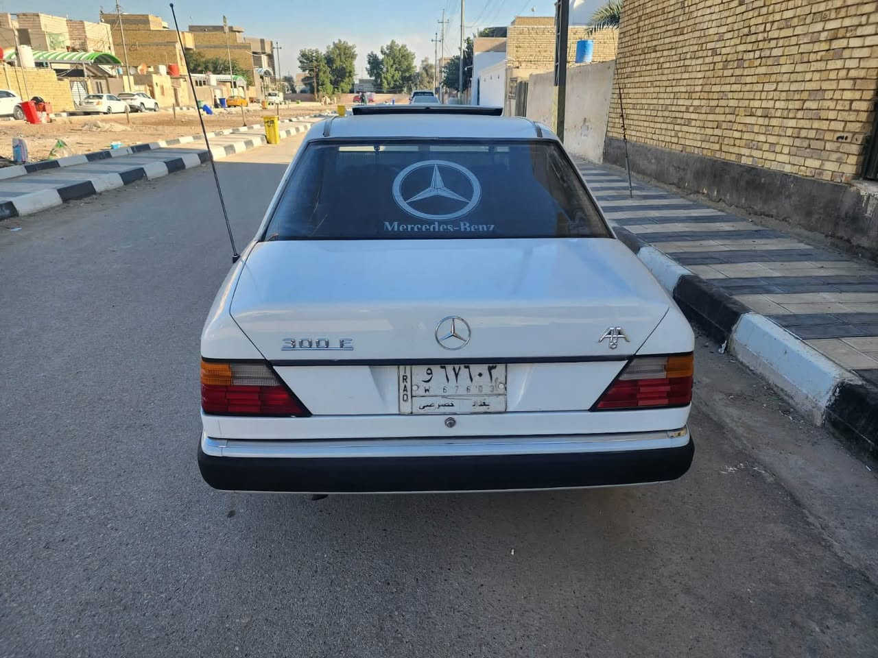 مرسيدس دب E300 موديل 89
رقم بغداد 
صبغ عام للجمالية بدون اي ضرر 
قواعد دبل بلاد 
مكينة بطه 2500
سلايت شغال
اريل كهرباء 
حداديه امامي خلفي جديد
تخم تاير جديد 
السعر 77 وبيها مجال قليل 
الناصريه مركز ***********
مكلف بالنشر اتصال فقط
