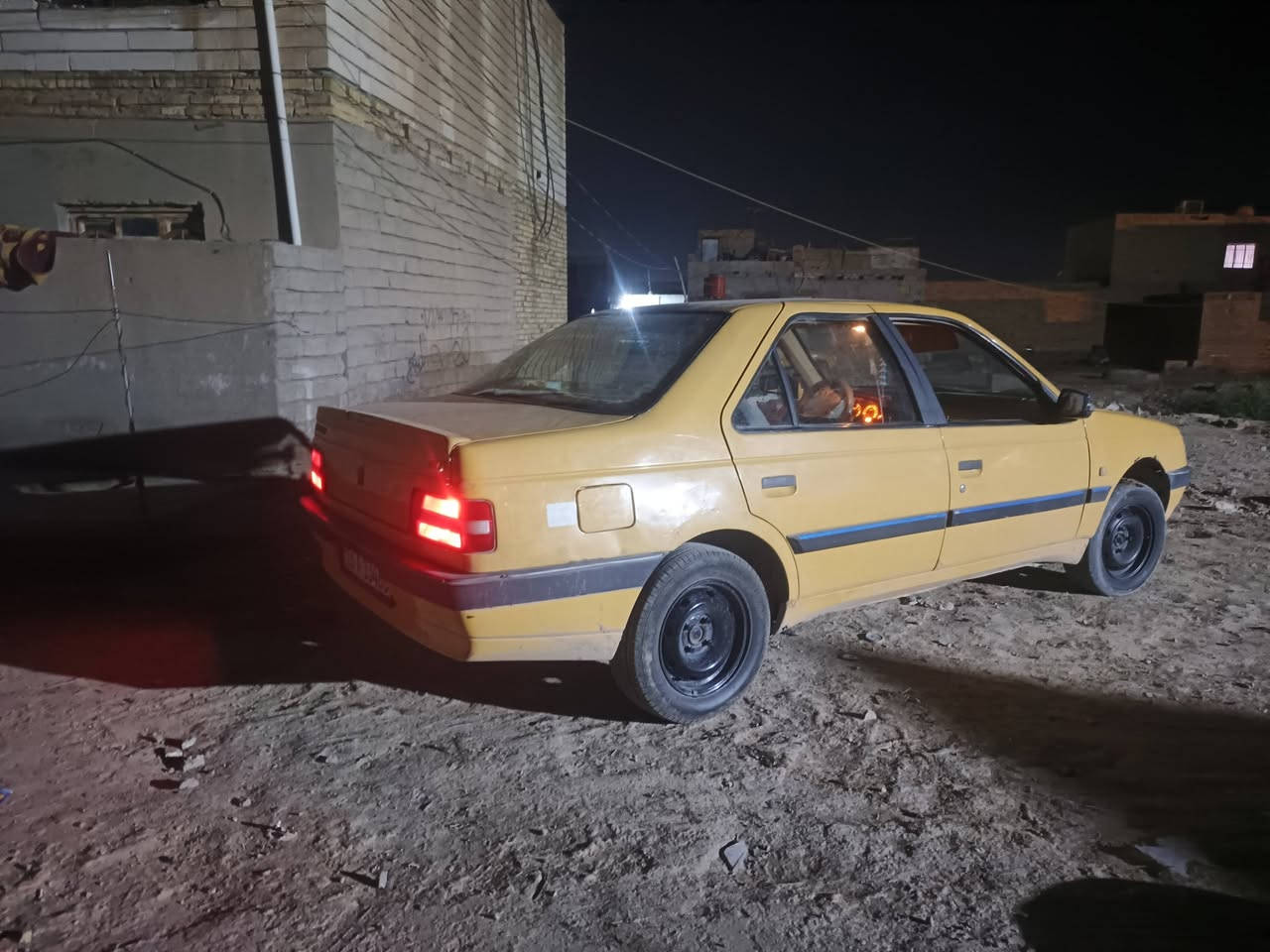 سلام عليكم بيجو 405موديل 15كشر شوف العين تبريد ثلج كير محرك خير من الله سنويه لل31 سعر 30وبيهه مجال هاذ رقمي اليريدهه بخدمته ***********
