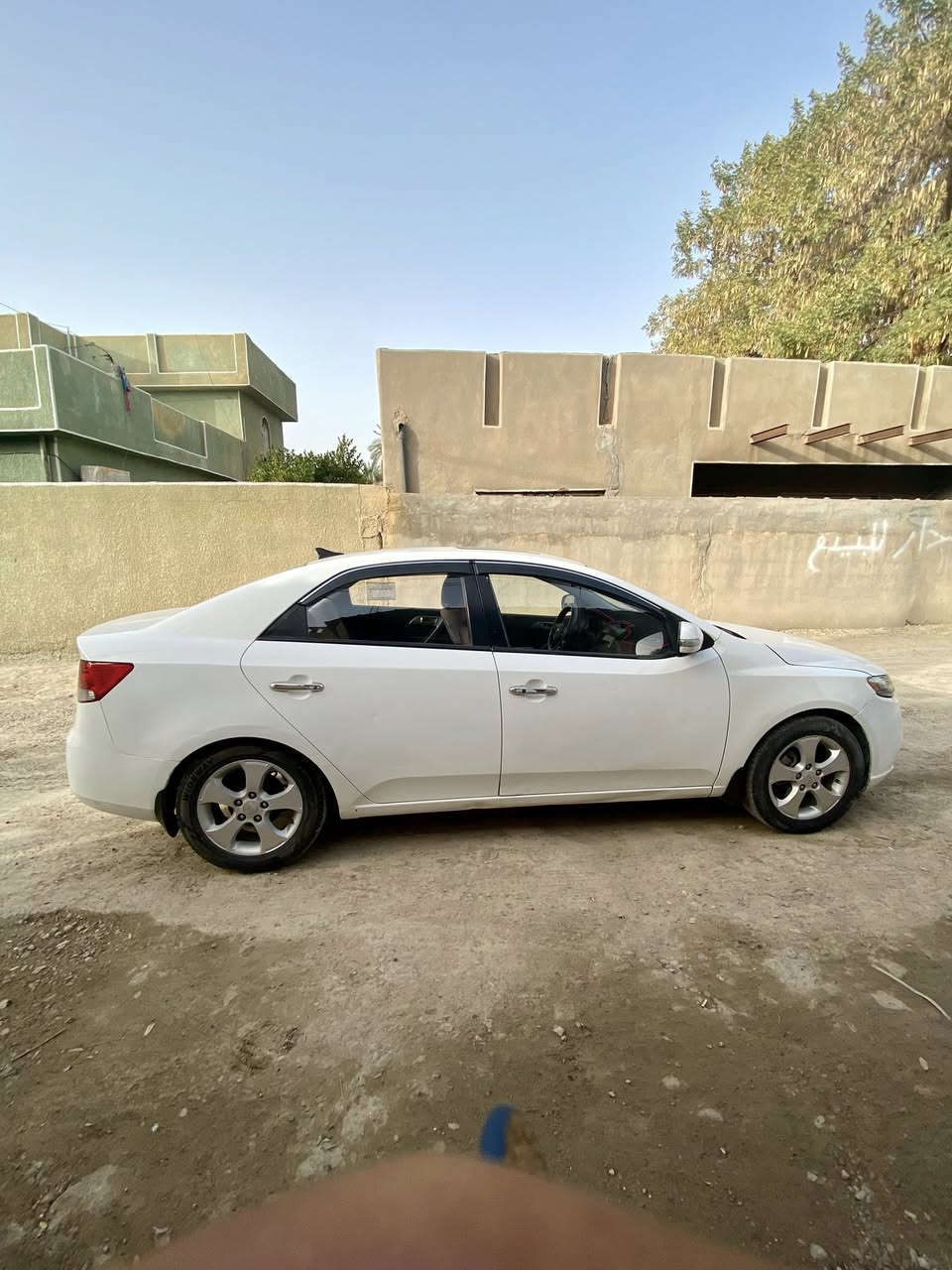 السلام عليكم ورحمة الله وبركاته
سيارة فورتي موديل ٢٠٠٩ 
رقم بغداد الدولي الجديد
السيارة باسمي 
السيارة مواصفات فول ١/١ 

فتحة سقف 

اشاير بالمري 

تدفئة كشنات 

تبريد تدفئة 

تبريدهة خير من الله 

السيارة مناقصة شي شغل واطلع 

بيهة قطع صبغ 

سونارهة موجود 

السعر ٩٠ ورقة وبيهة مجال بسيط حك العملة 

مكاني بغداد الراشدية 

***********
