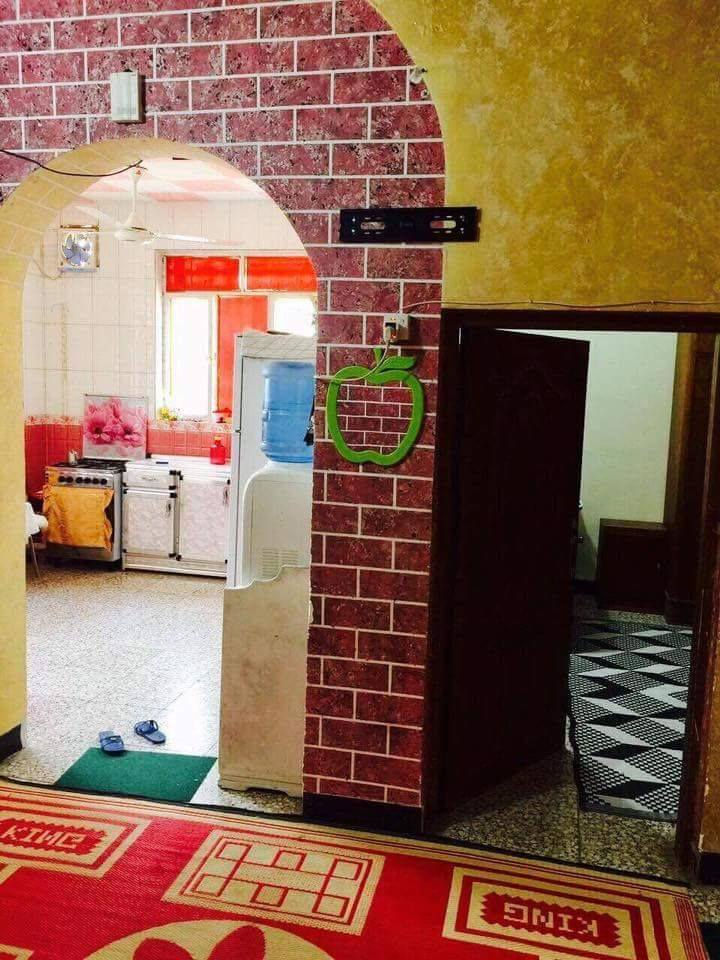 اللبيع دار 100مترمربع10×10 طابقين صب مسلح البوبيات الحر الصغير قرب مدرسة الهادي علما العقار قرار 25  مقبول  بل طابو كل الخدمات متوفره السعر 127 مع المجال التواصل واتساب انتصال ***********  ينباع مع الاثاث
