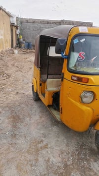 تكتك البيع موديل 18 سعر 3500 وبيه مجال بغداد وراقه ضايعه بس طلعتله ورا...