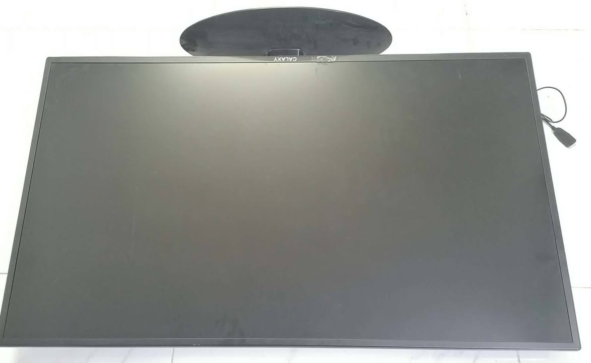 سلام عليكم 

شاشه للبيع حجم 43 
ماركه كلاكسي
يربط سمارت 
سعر 120 بي مجال بسيط 
خاص او ***********
