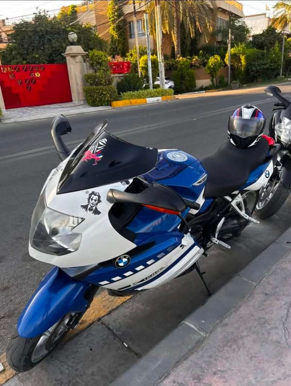 سلام عليكم بطح BMW_k1200s
موديل2006 الدراجه خير من الله مكينه و كير 
الدراجه طياره و ترايك وين تريد و كلشي شغال بيهة 
مكان الدراجه الكاضميه 
*********** مستعجل عله بيعتهه مراسله واتساب
