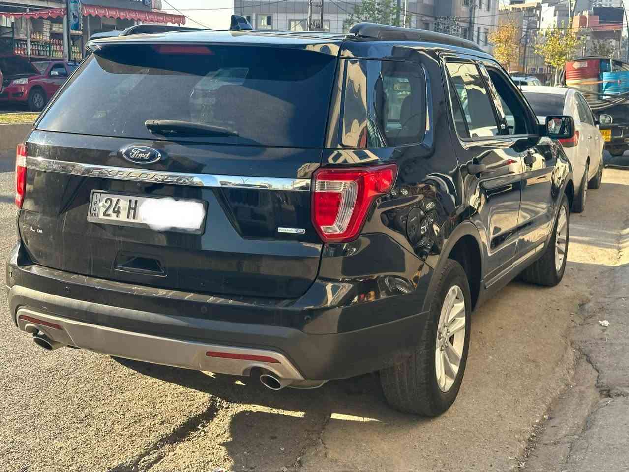 فورد اكسبلور ٢٠١٦  ماشية ٦٧ الف ميل فقط جاملغ صفحة السايق بي صبغ والنصف الاسفل لباب النفر والي وراه وبيها شوية تعديل بارد بدون ايرباك وبدون دواخل السيارة كلش نظيفة وحلوة محرك  ٦ سلندر فور ويل بصمة حساسات رقم دهوك الدولي مكان السيارة دهوك ورجاء أخوي إذا ما تشتري لا تخابر ساعة وتنطي مواعيد وما تجي وللتواصل هذا رقمي *********** …… السعر ١٧٨ وبيها مجال معقول طبعا الصور مو واضحة وبالطبيعة السيارة انظف واجمل من الصور …. يوجد فيديو لتوضيح دواخل السيارة وخارجها . دهوك, العراق
