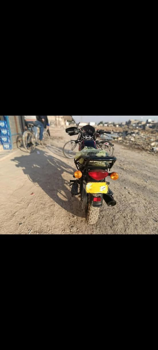 السلام عليكم دراجه بوكسر جبلي  مديل 2022 مكينه ما مفتوحه دراجه بيه فقط لاستيك ولف دراجه جاهزه تايرات جدد مكاني 
سعره (1150 ) بيه مجال حك الجيه النهروان رقمي ***********
