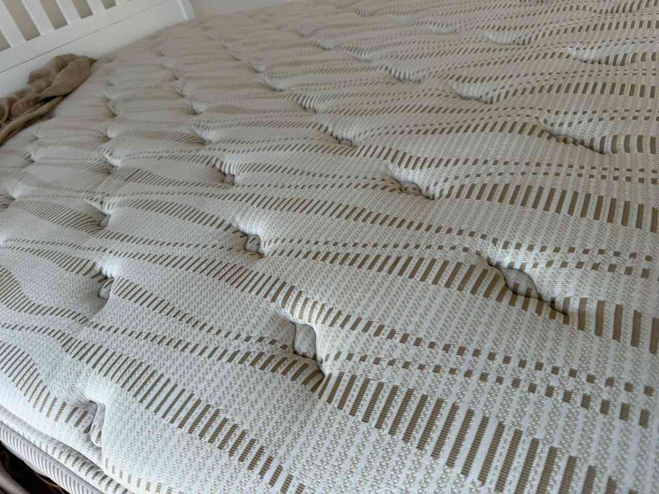 عندي هاي الفرشه 180*200 ماخذته شحن من تركيا سعرها من غير الشحن مكلفني 300$
استعمل شهر واحد فقط جديده بعدها لوك لوك نظاف 100/100
ابيعه. 150$


**إذا كنت صاحب هذا الإعلان وتريد حذفه لأي سبب، رجاءا أرسل رسالة إلى الدعم الفني**