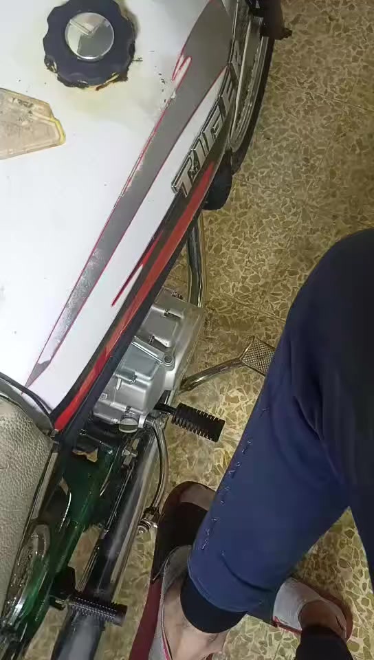 السلام عليكم للبيع نام برو 2018 مفتوح مره واحده كلتشات جدد تحريك معدل خير من الله ماطور كامل ما تصرف عليه ربع نظافه قدام العين الواقع بعد احلى من الصور ومراتبه على ايدي صوته ناعم بس السعر 275  بمجال للطيبين للطيبين المو شراي لا يطب خاص ولا يتعبني وياه  الشراي يطب خاص مكاني شارع الفاروق قرب جامع عمر الاسود هذا رقمي دي واتساب ***********
